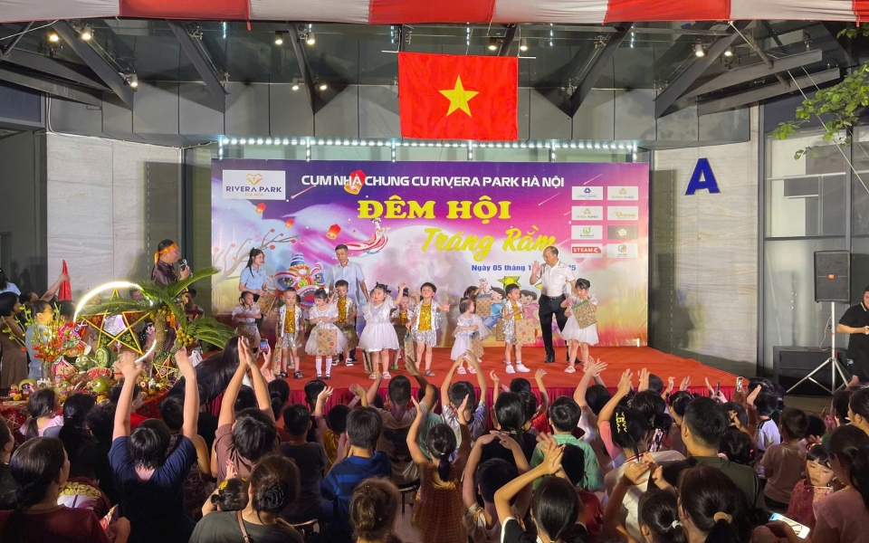 Đêm hội trăng rằm 2025 tại Rivera Park Hà Nội: Tràn ngập yêu thương và gắn kết